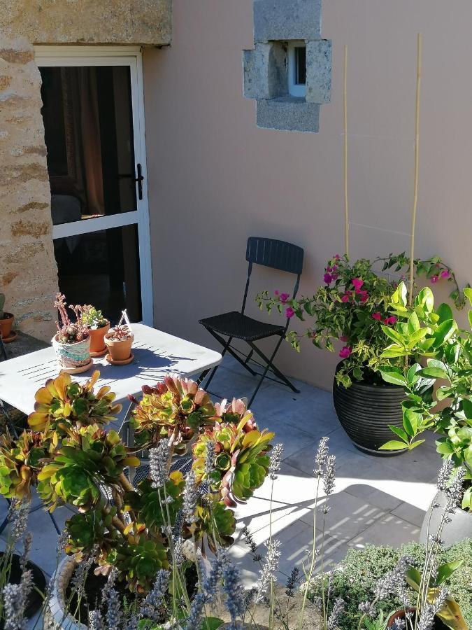La Tour Du Bois Dormant Acomodação com café da manhã Plozévet Exterior foto